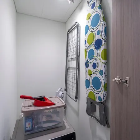 Luxurious & Spacious 2Br L Burj & Fountain Views L Walk To Dubai Mall L Pool L Gym Exterior photo